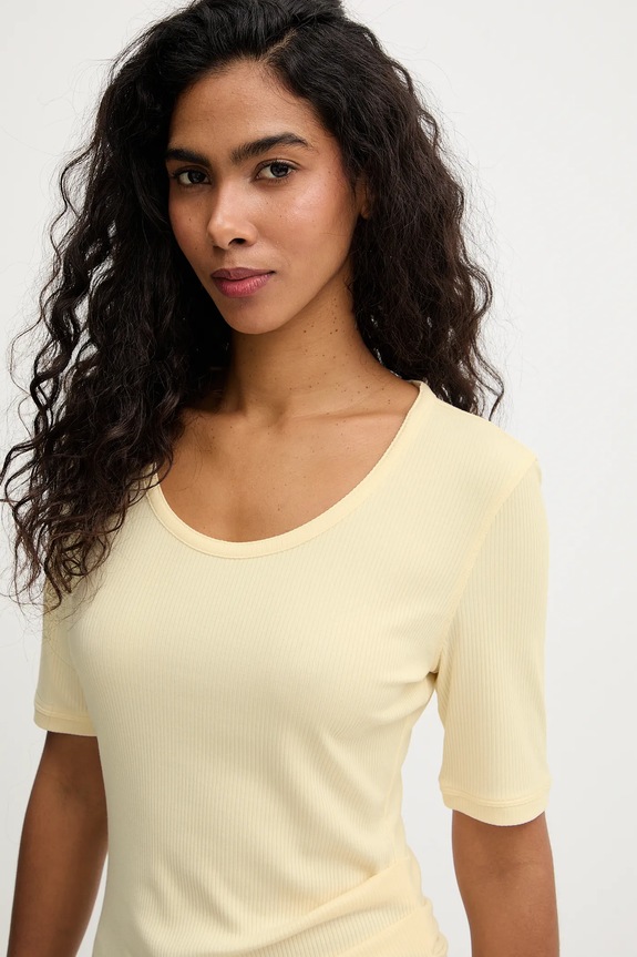 Μπλουζάκι Calvin Klein κίτρινο LV044E267G