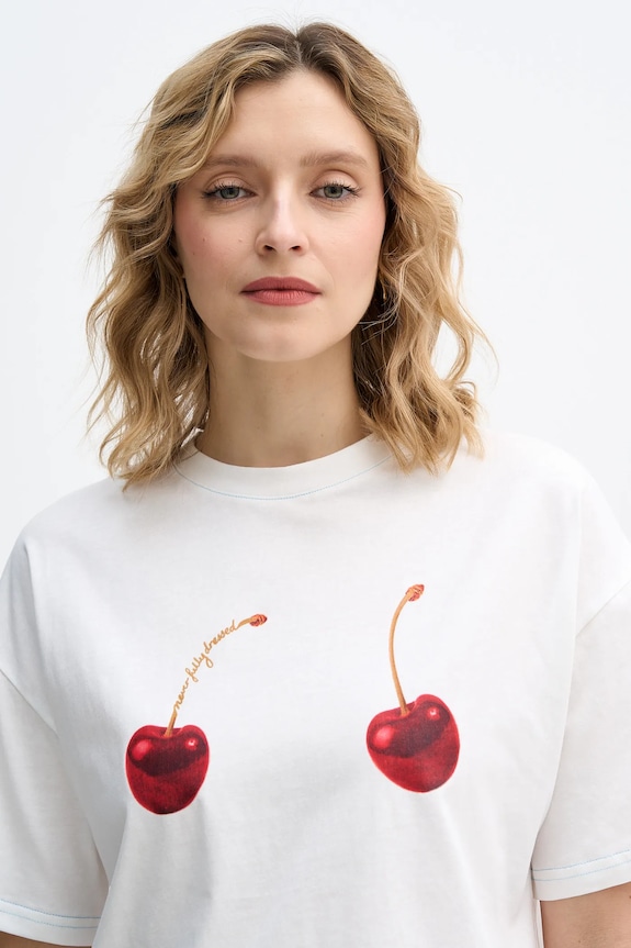 Never Fully Dressed pamut póló Cherry Boob fehér NFDTO2024
