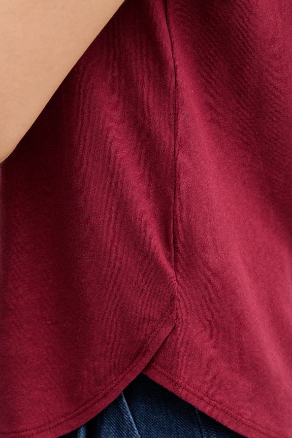 Sisley női t-shirt lenvászonnal 3Q8AL108V burgundia