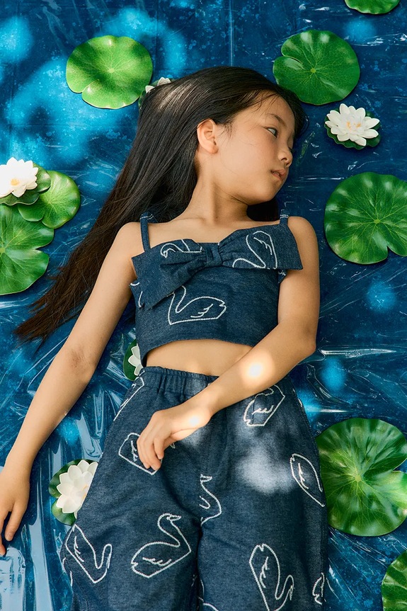 Tinycottons top in jeans per bambini BIG SWANS DENIM BOW TOP crop top blu SS26.328