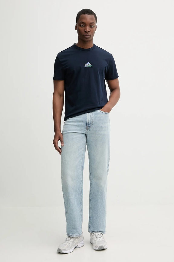 Bavlnené tričko Tommy Jeans DM0DM22311 tmavomodrá SS26