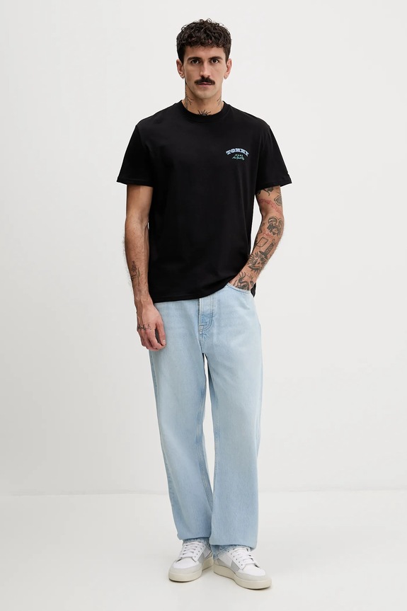 Tommy Jeans pamut póló DM0DM22318 fekete SS26