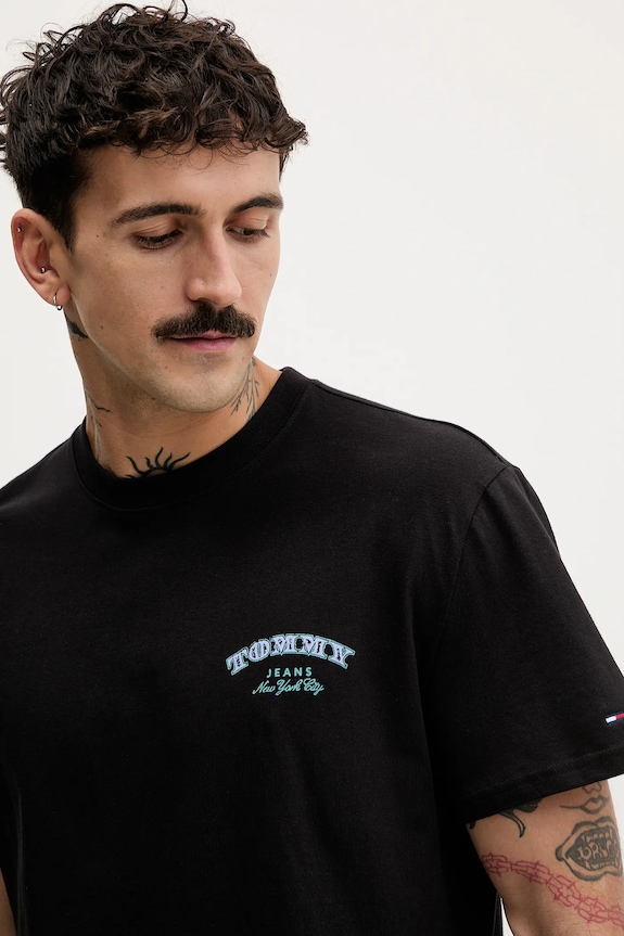 Tommy Jeans pamut póló fekete DM0DM22318