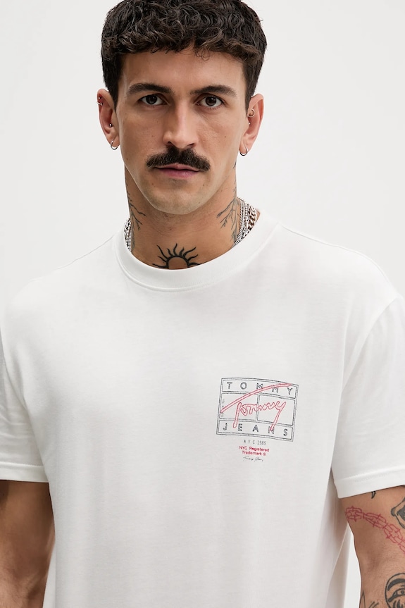 Pamučna majica Tommy Jeans bijela DM0DM22319