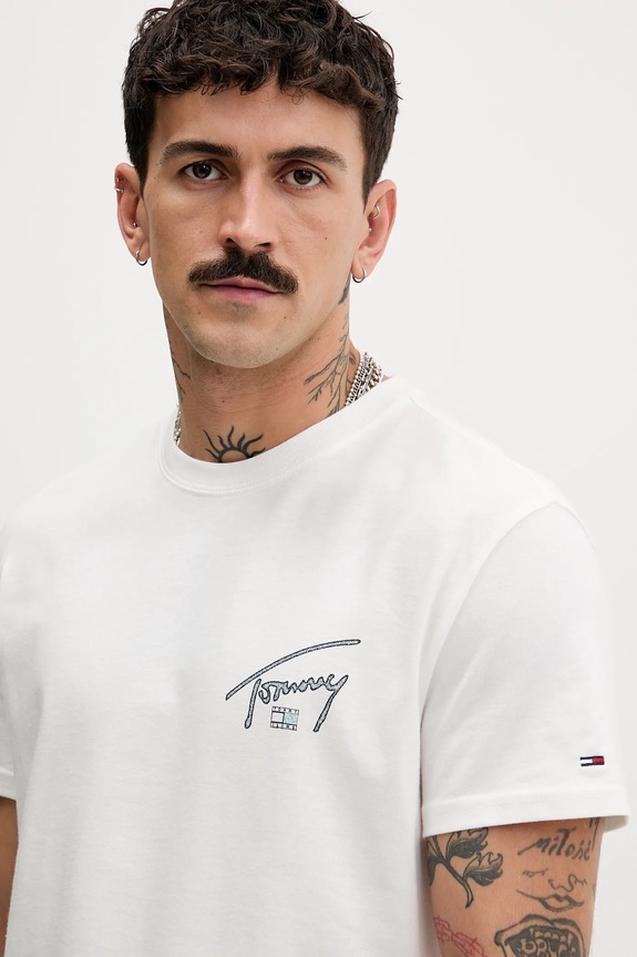 Pamučna majica Tommy Jeans bijela DM0DM22320