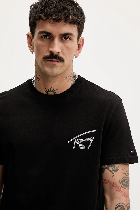 Pamučna majica Tommy Jeans crna DM0DM22320
