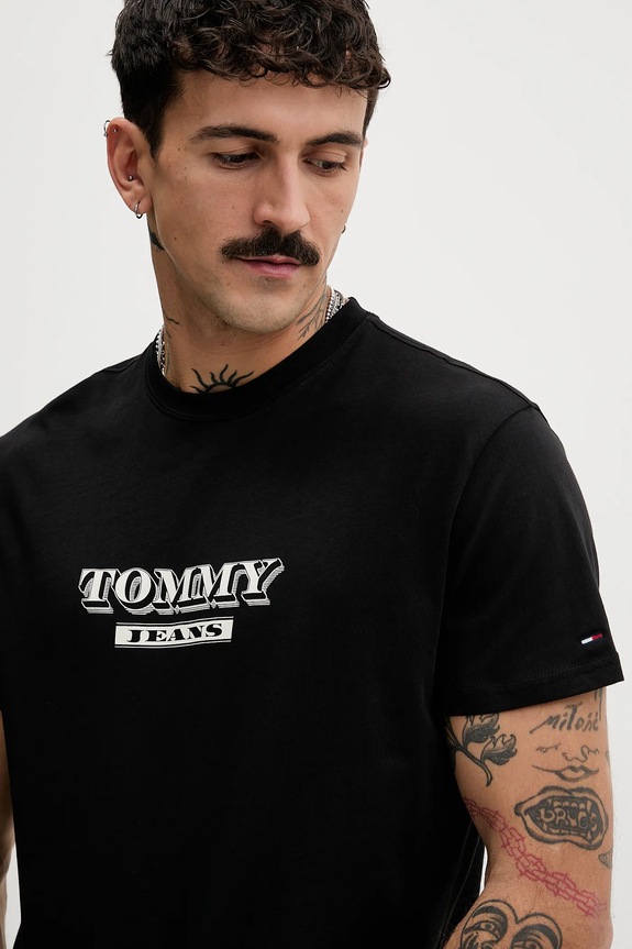 Pamučna majica Tommy Jeans crna DM0DM22322
