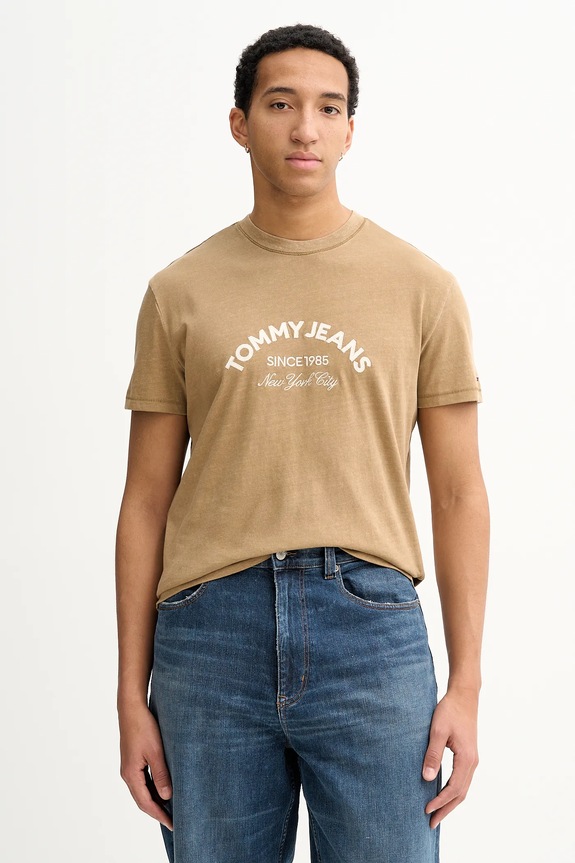 Tommy Jeans t-shirt bawełniany regular brązowy DM0DM22328