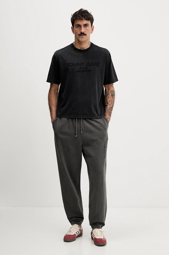 Βαμβακερό μπλουζάκι Tommy Jeans DM0DM22330 μαύρο SS26