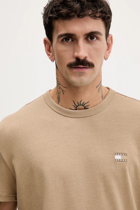 Ρούχα Tommy Jeans t-shirt ανδρικό DM0DM22667 καφέ