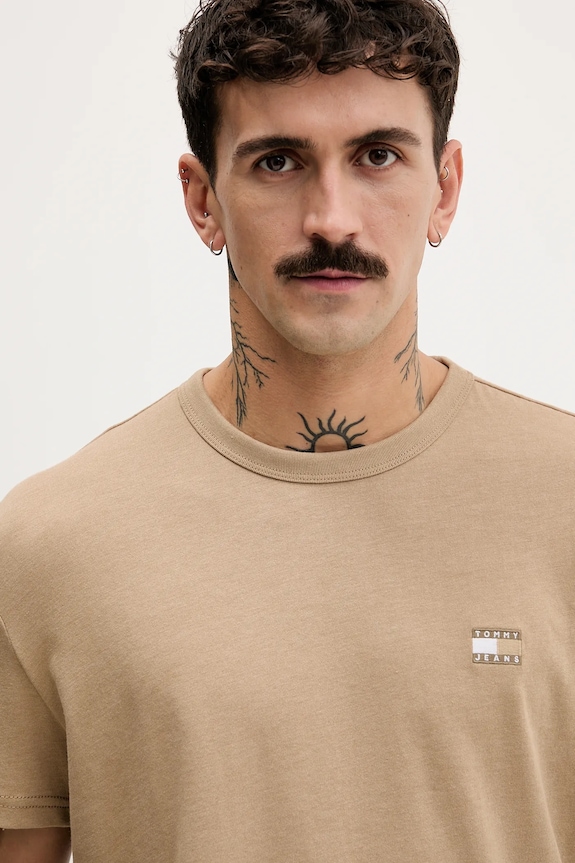 Ρούχα Tommy Jeans t-shirt ανδρικό DM0DM22667 καφέ