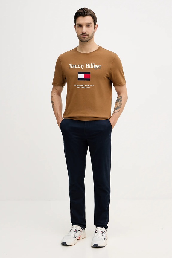 Βαμβακερό μπλουζάκι Tommy Hilfiger MW0MW42736 καφέ SS26