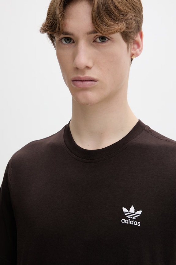 Βαμβακερό μπλουζάκι adidas Originals καφέ KE1146