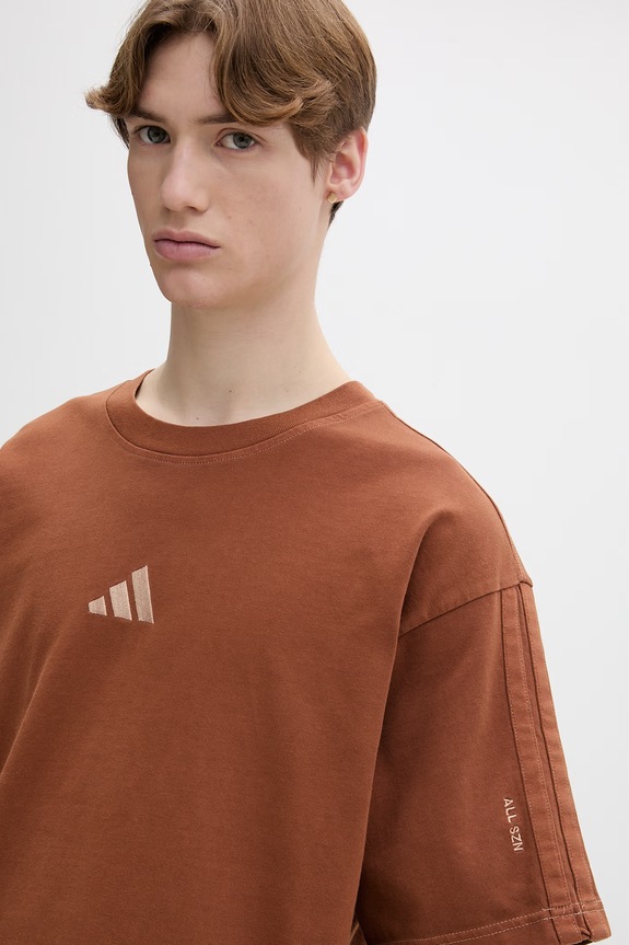 Βαμβακερό μπλουζάκι adidas καφέ KE5997