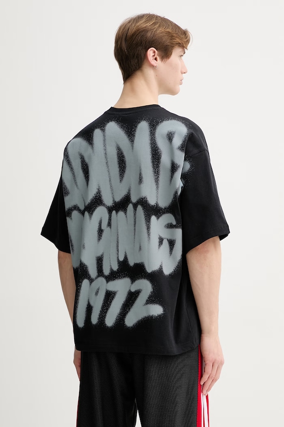 adidas Originals t-shirt in cotone Airbrush applique nero KW8009