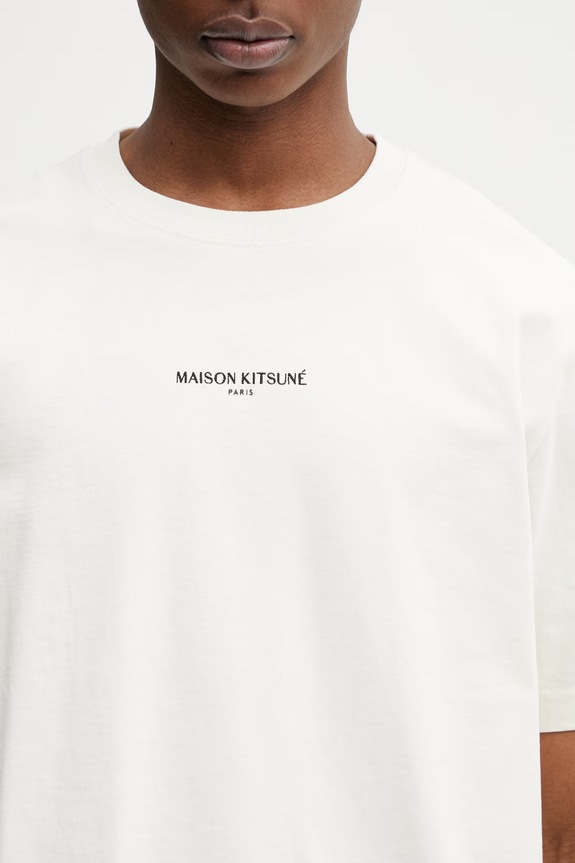 Maison Kitsuné tričko bavlněné pánské béžová QM00100KJ7025
