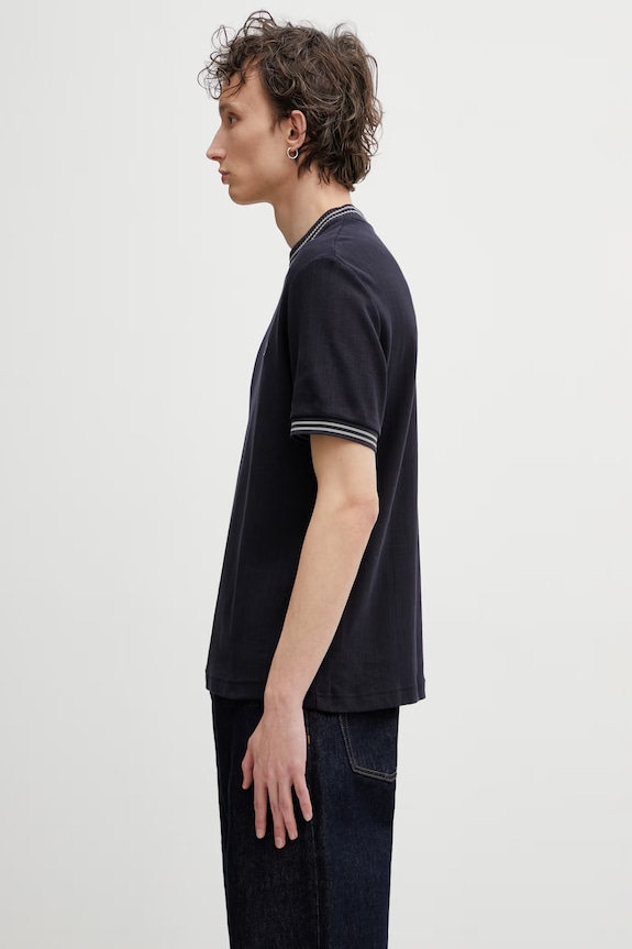 Bavlnené tričko Fred Perry M8679 tmavomodrá SS26