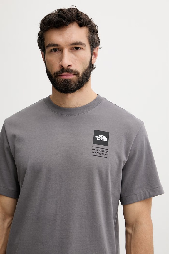 The North Face t-shirt ανδρικό βαμβακερό CELEBRATION γκρί NF0A8GAQ0UZ1