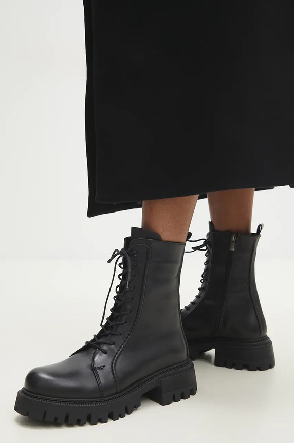 Δερμάτινα workers Answear.LAB 5-8 cm μαύρο 101.10436.TRAT