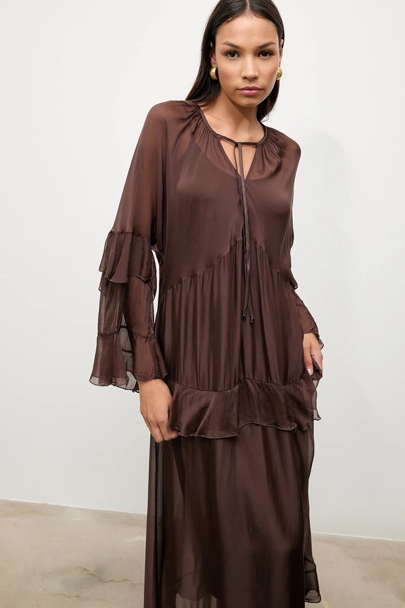 Answear.LAB sukienka z jedwabiem brązowy D10593.hak