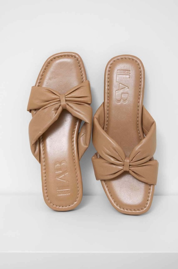 Obutev Usnjeni natikači Answear.LAB FLAT.02.DB bež