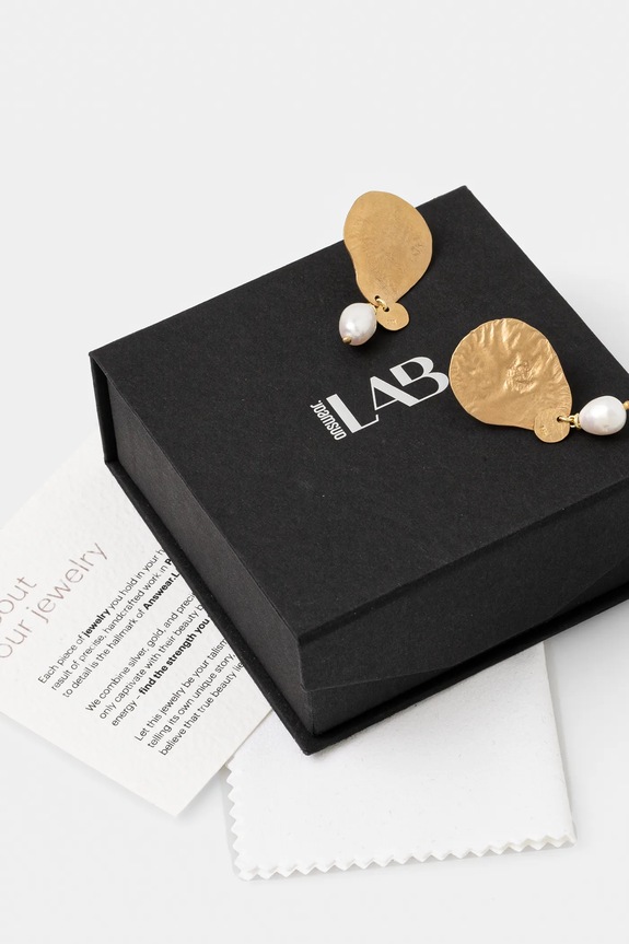 Accessori Answear Lab orecchini fatti a mano, placcati in oro, con perla coltivata WS25.AKD001 oro