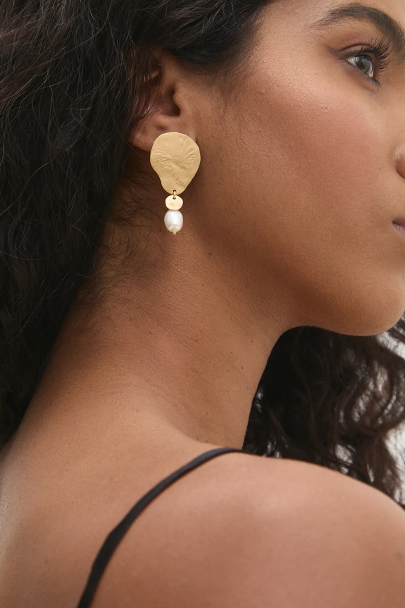 Answear Lab orecchini fatti a mano, placcati in oro, con perla coltivata WS25.AKD001 oro