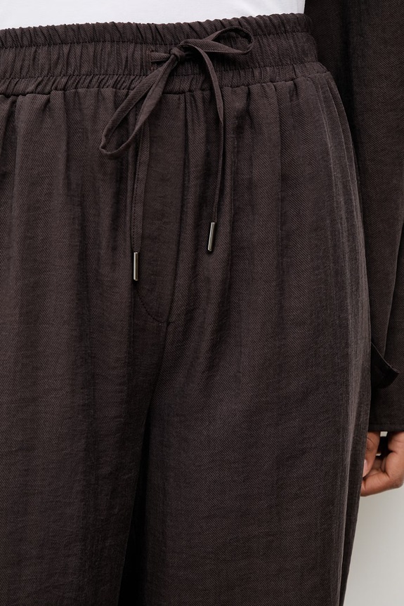 Answear.LAB pantaloni de femei cu lyocell maro 45226.tok