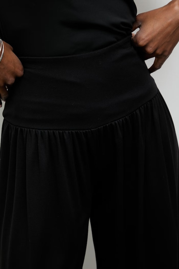 Answear.LAB nohavice jogger dámske s viskózou čierna 31621.tok