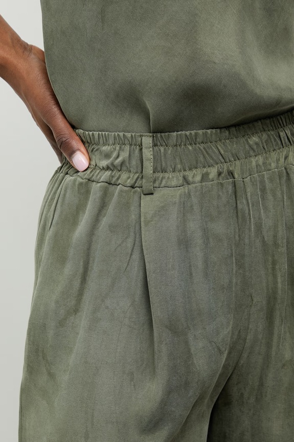 Answear.LAB Παντελόνι γυναικεία από lyocell πράσινο 95106.iak