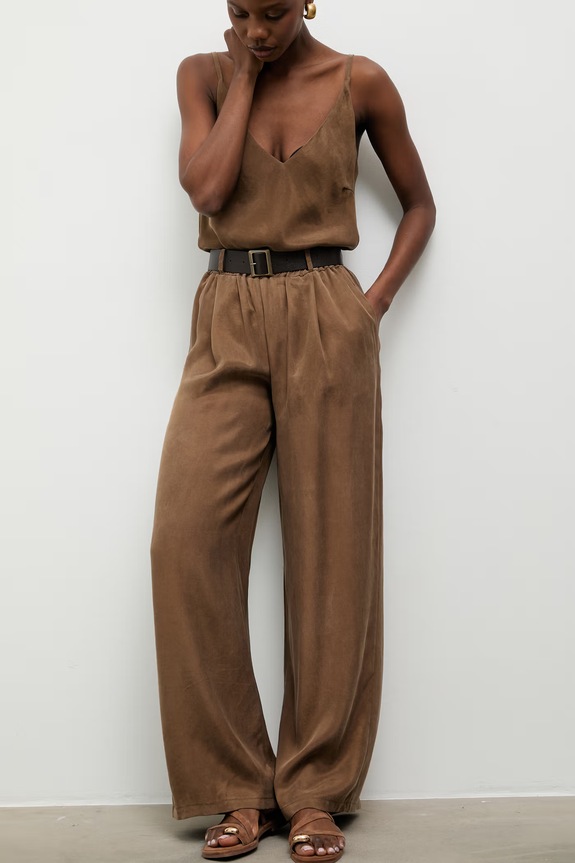 Answear.LAB Παντελόνι γυναικεία από lyocell καφέ 95106.iak