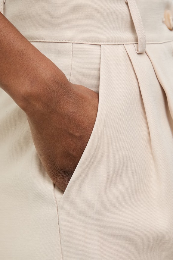 Answear.LAB Σορτς κομψά γυναικεία με βισκόζη μπεζ 95067.iak