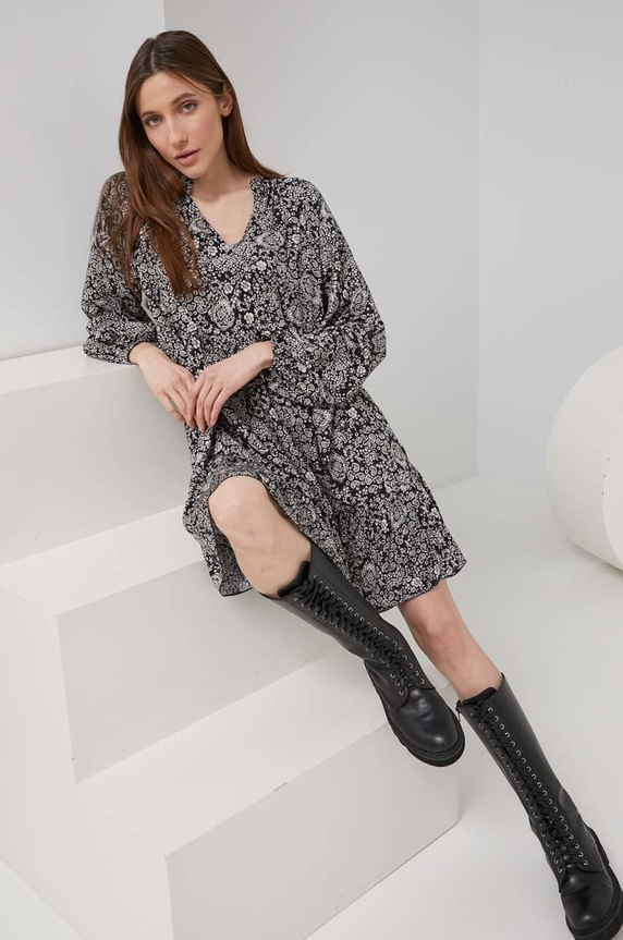 Answear Lab sukienka casual czarny 5253.1P.DA