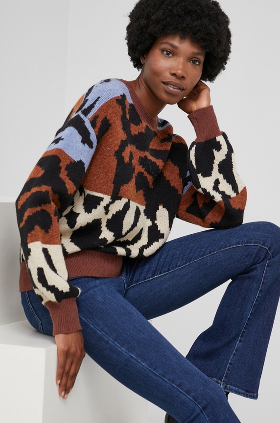 Answear Lab Sweter z wełną okrągły brązowy M3081.AJ