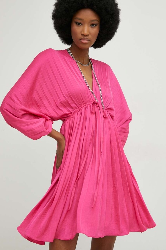 Answear Lab sukienka X kolekcja limitowana SISTERHOOD rozkloszowany różowy B8390.JS2