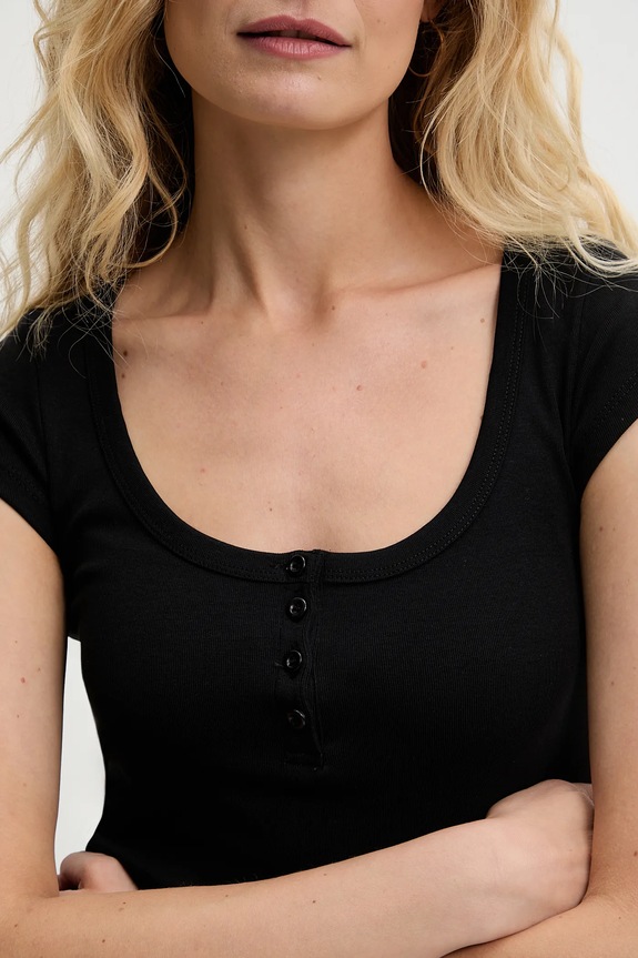 Answear.LAB t-shirt sng.145.tos fekete