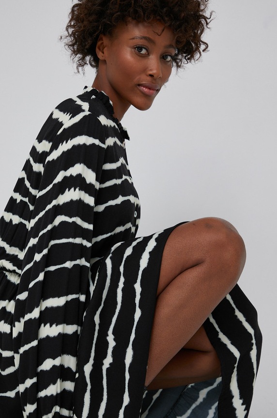 Answear Lab - Sukienka z domieszką wełny czarny 7369.11.5.DA