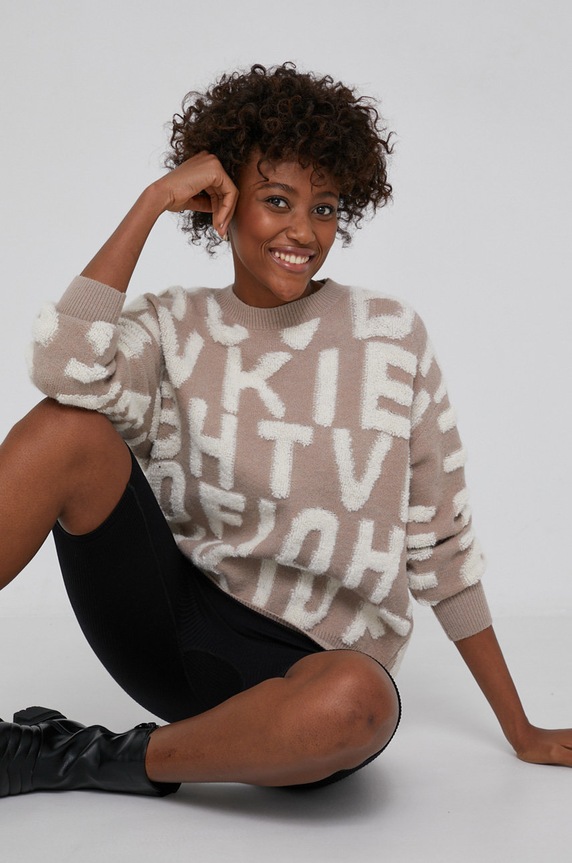 Answear Lab - Sweter z domieszką wełny okrągły beżowy OTDB210042.2KR