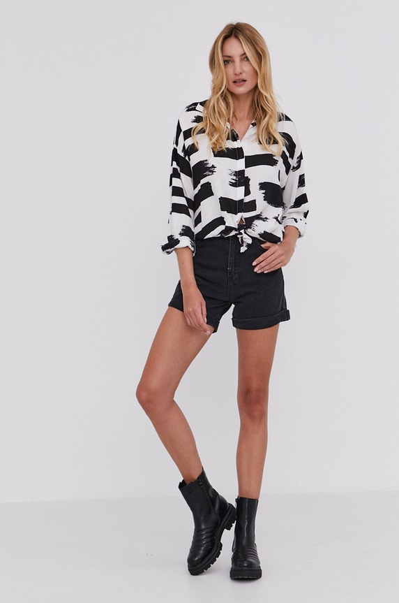 Answear Lab Szorty jeansowe 21.3.KR czarny WZ21