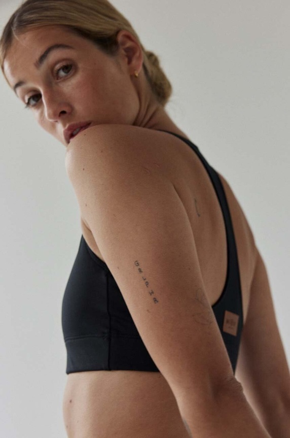 MUUV. sportmelltartó Basic melltartó merevítő nélkül fekete BIUSTONOSZ.BASIC