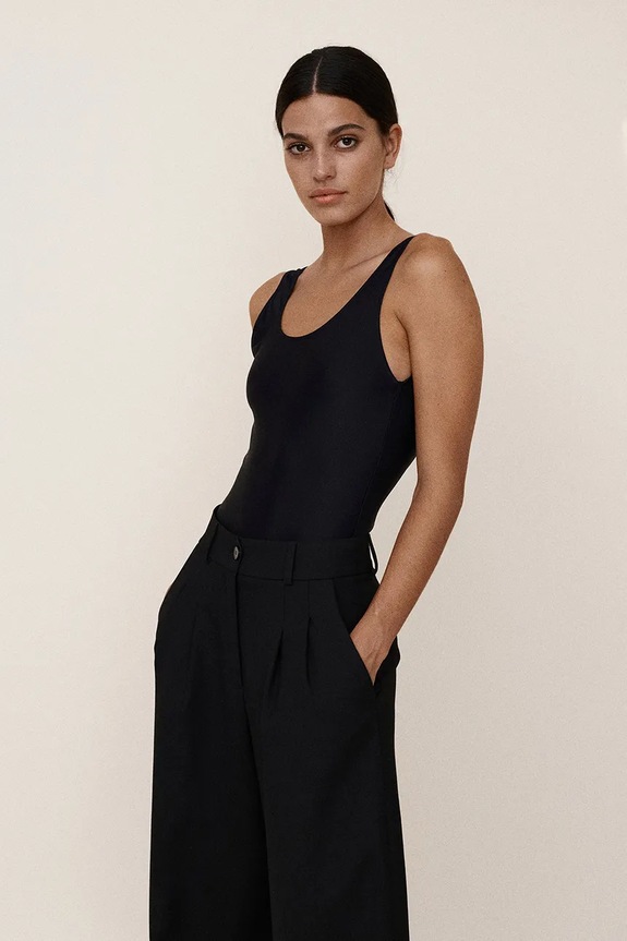 MUUV. body dzianina czarny body.DEEP.CUT.black