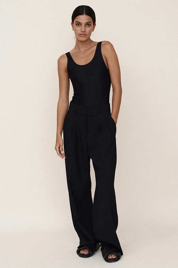 MUUV. body body.DEEP.CUT.black czarny ZA00