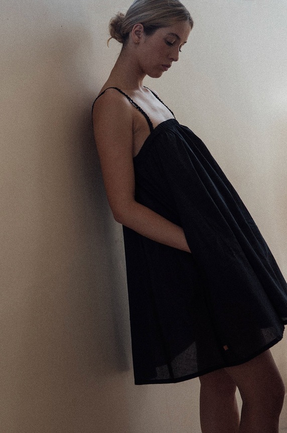 MUUV. rochie Nzuri mini negru sukienka.krotka.NZURI