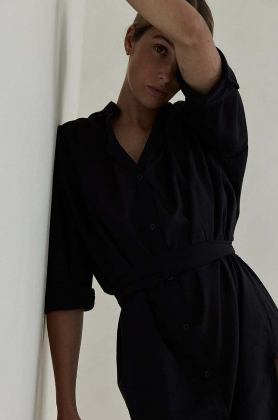 Ρούχα Βαμβακερό φόρεμα MUUV. suk.dl.BEACHSHIRT.black μαύρο