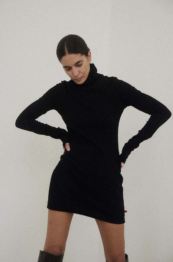 Рокля MUUV. черен sukienka.kr.TOILE.black