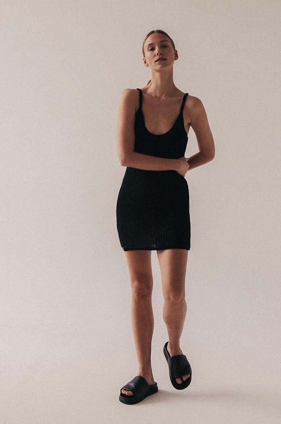 Odzież MUUV. sukienka bawełniana PETITE sukienka.kro.petite.bl czarny