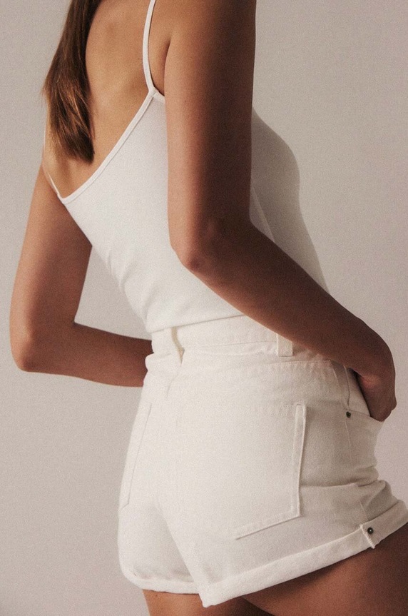 Памучен топ MUUV. PREMIUM бял koszulka.PREMI.offwhite