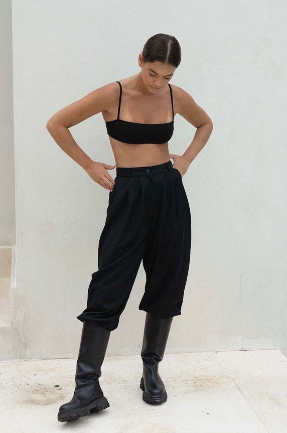 MUUV. melltartó VENICE BEACH fekete biustonosz.VENICE.BEACH