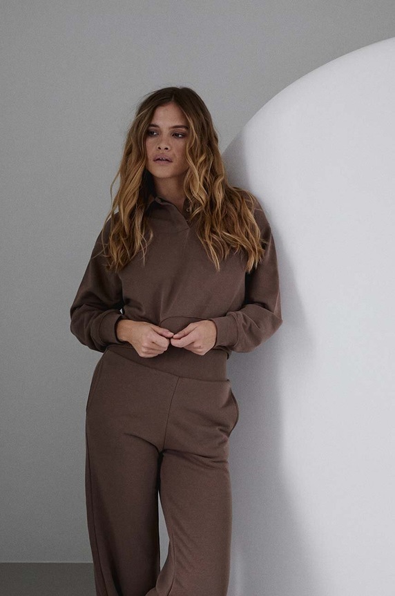Βαμβακερή μπλούζα MUUV. Fin Cotton καφέ bluz.cropped.FIN.COTTON