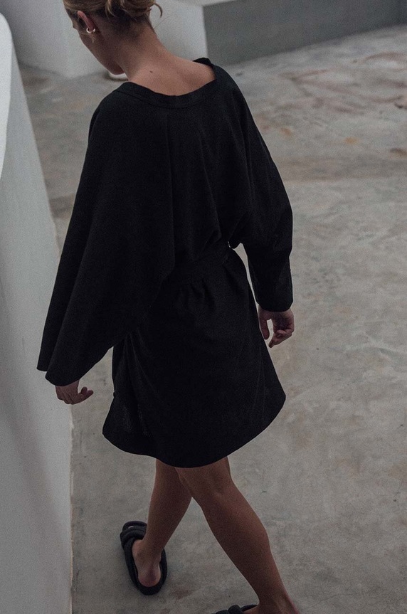 Φόρεμα από λινό μείγμα MUUV. MAISON MAHALI suk.kimono.MAISONMAHALI μαύρο